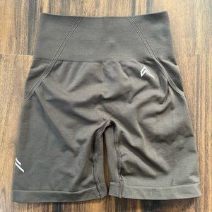 EFFORTLESS SEAMLESS SHORTS DEEP TAUPE